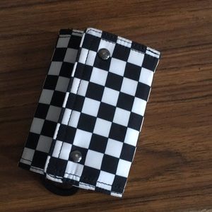 Whit and black checkered wallet with 5 card holders and a coins clip on pouch.